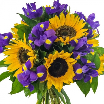 Букет из подсолнухов и ирисов
